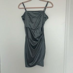 Prom or casual dress in the color electric blue, its size M (medium)